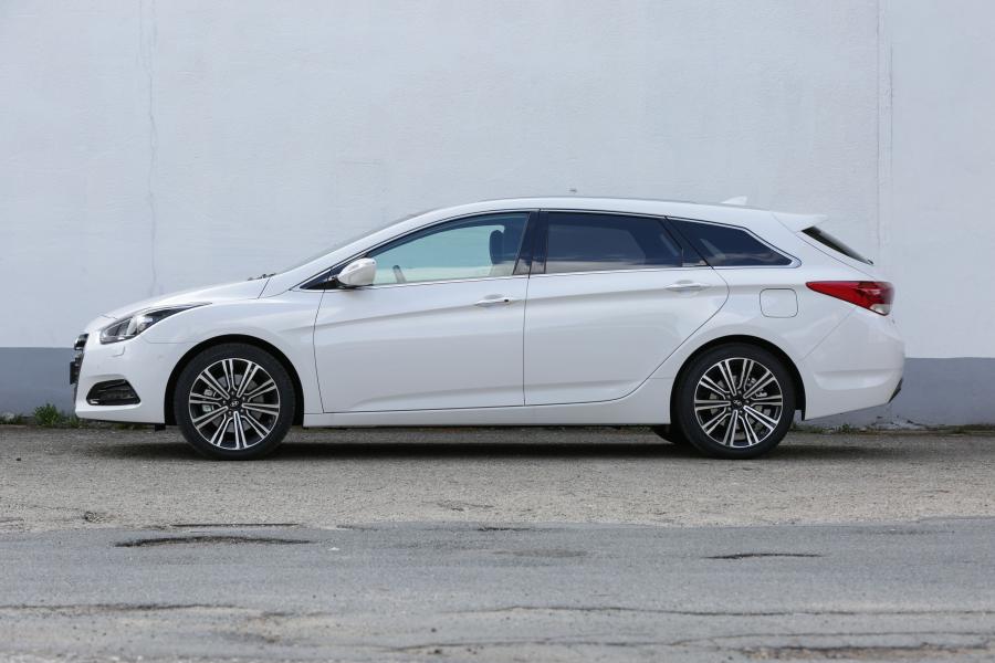  Hyundai i40 Wagon 2015 года  (фото 18 из 30)